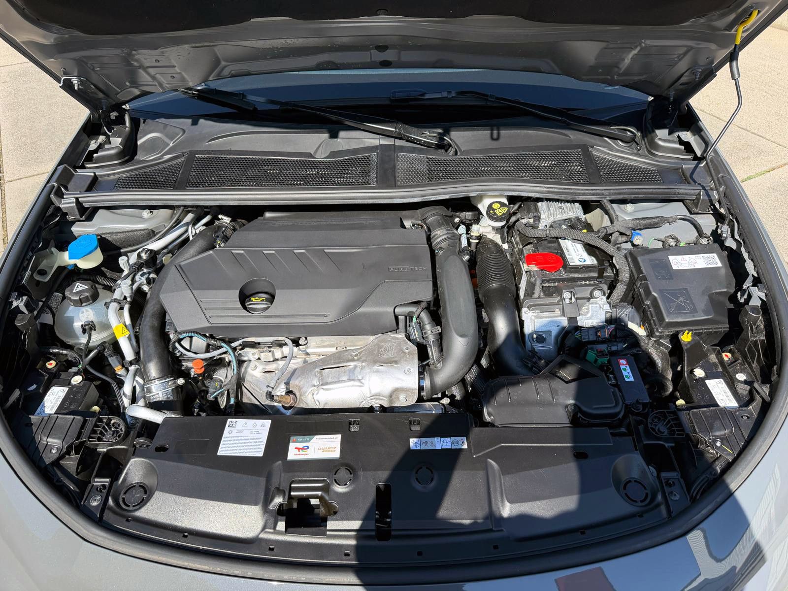 Fahrzeugabbildung Peugeot 308 GT Autom. Plug-In ACC KAM PDC NAV LED LHZ