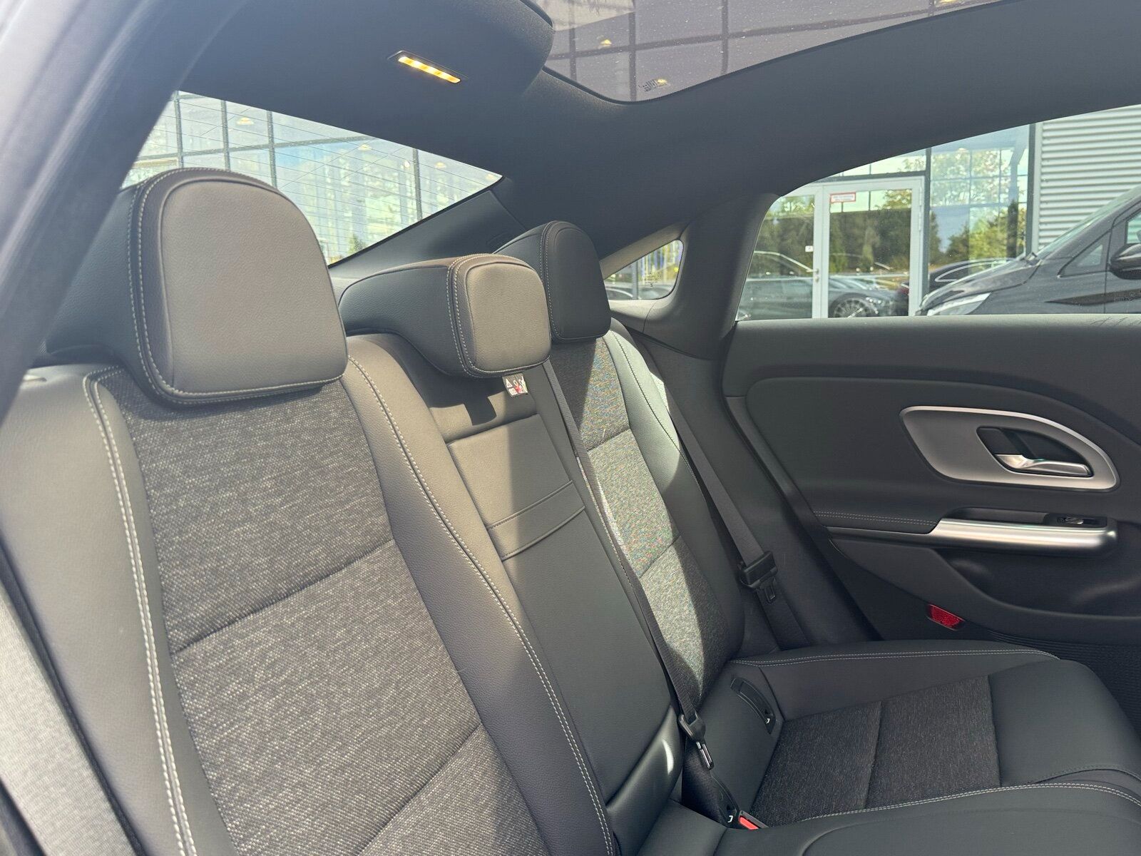 Mercedes-Benz CLA 250 EQ Progressive Distronic 360Cam AHK LED foto 17