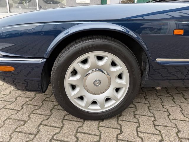 Fahrzeugabbildung Jaguar Daimler 4.0 Leder e-Sitze Alarm Klima el.SP eFH