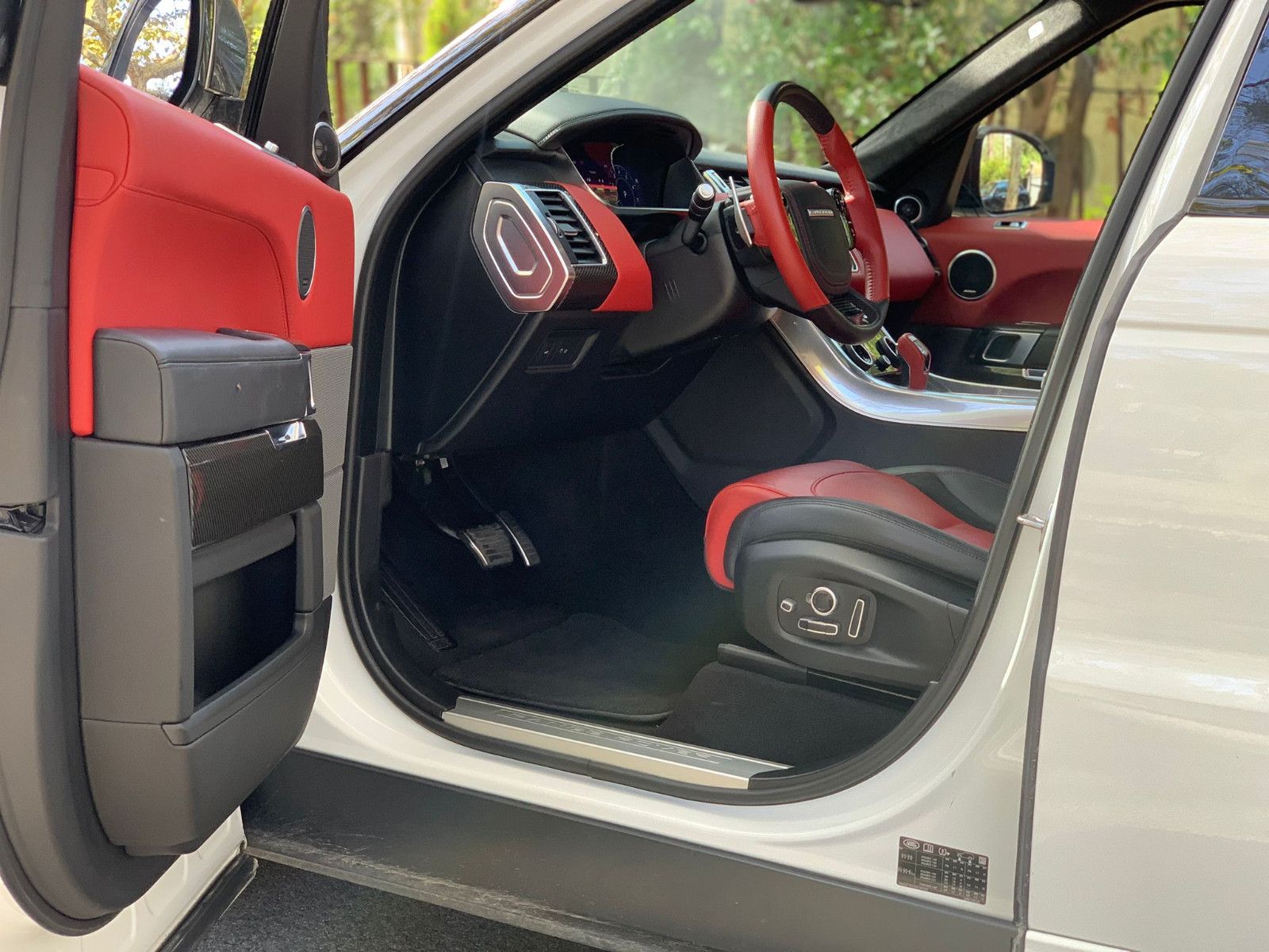 Land Rover Range Rover Sport 5.0 P575 SVR Carbon*Pano*360° foto 11