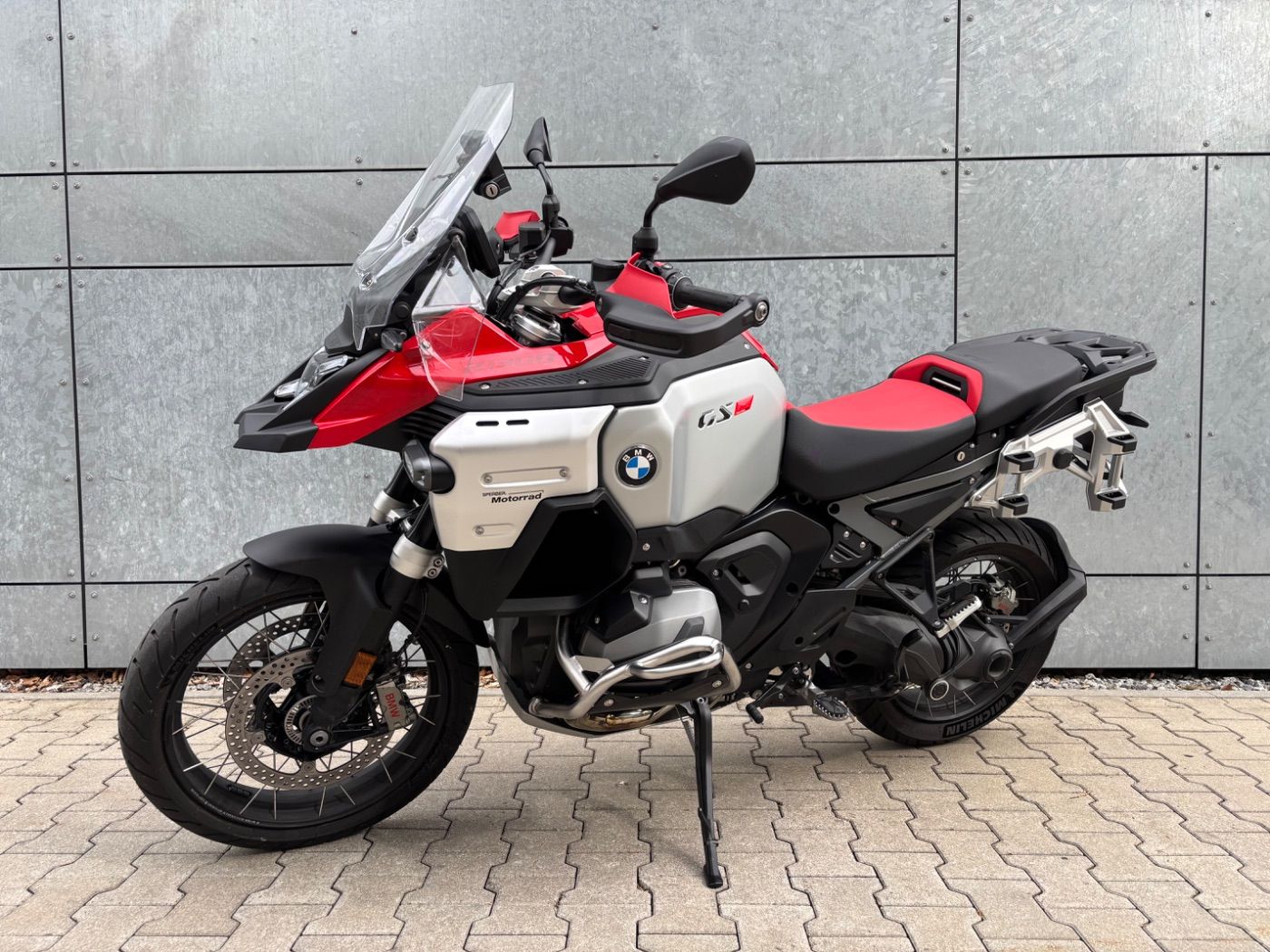 Fahrzeugabbildung BMW R 1300 GS Adventure 3 Pakete