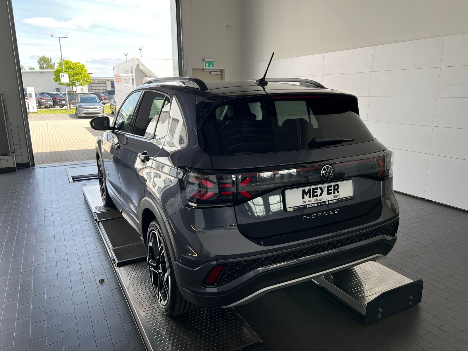 Fahrzeugabbildung Volkswagen T-Cross R-Line 1.5 TSI DSG *AHK,IQ.LIGHT,ACC,App