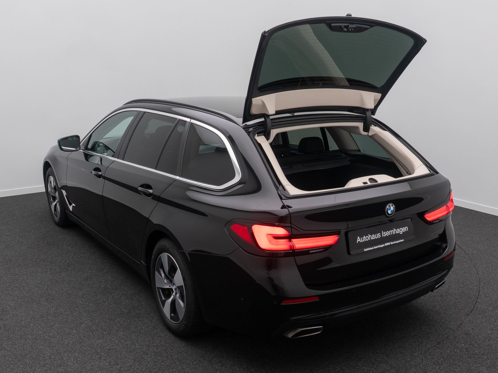 Fahrzeugabbildung BMW 520d xD Laser ACC HUD DAB Kamera DisplKey Alarm