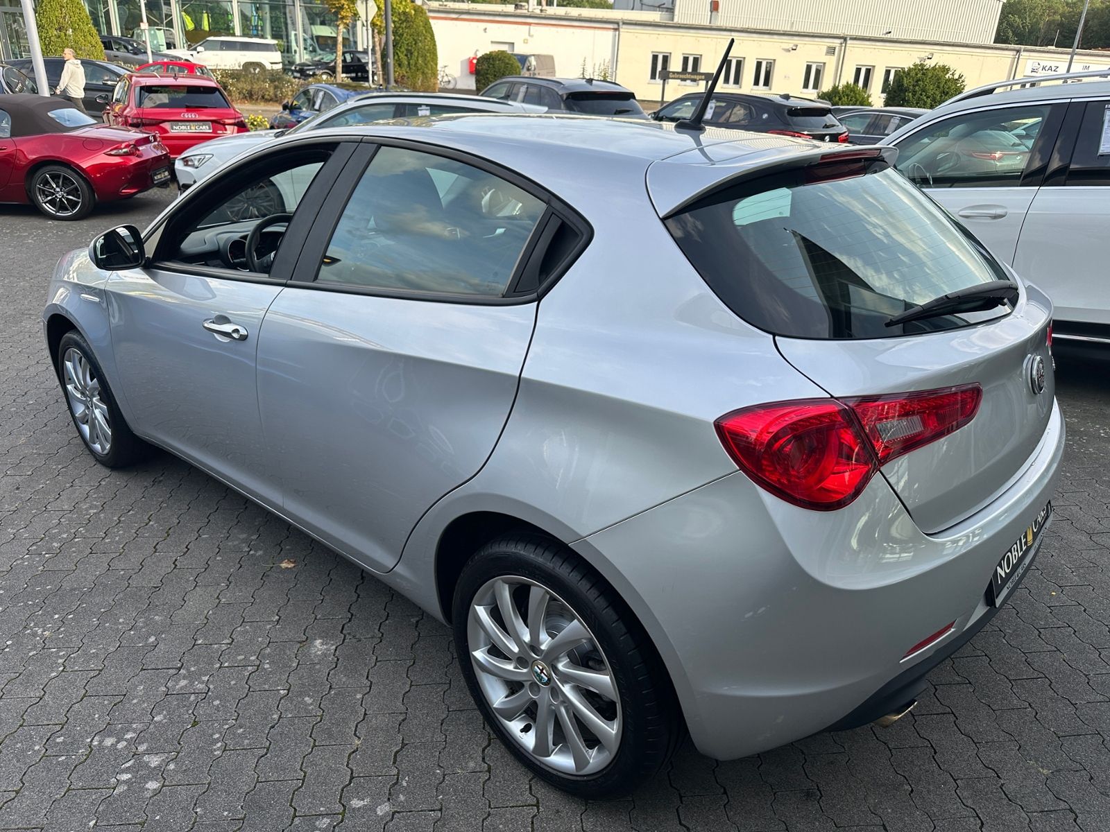 Fahrzeugabbildung Alfa Romeo Giulietta TÜV neu 9/2028 KLIMA NAVI ALU DAB