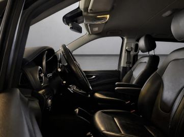 Mercedes V 220 - 11