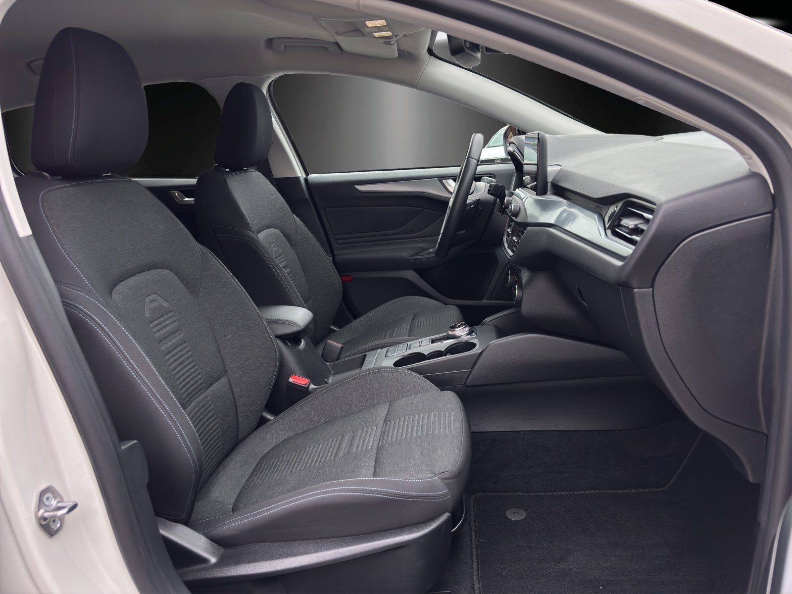 Fahrzeugabbildung Ford Focus 1.0 Active Aut./LED/ACC/KAMERA/NAVI/SHZ/