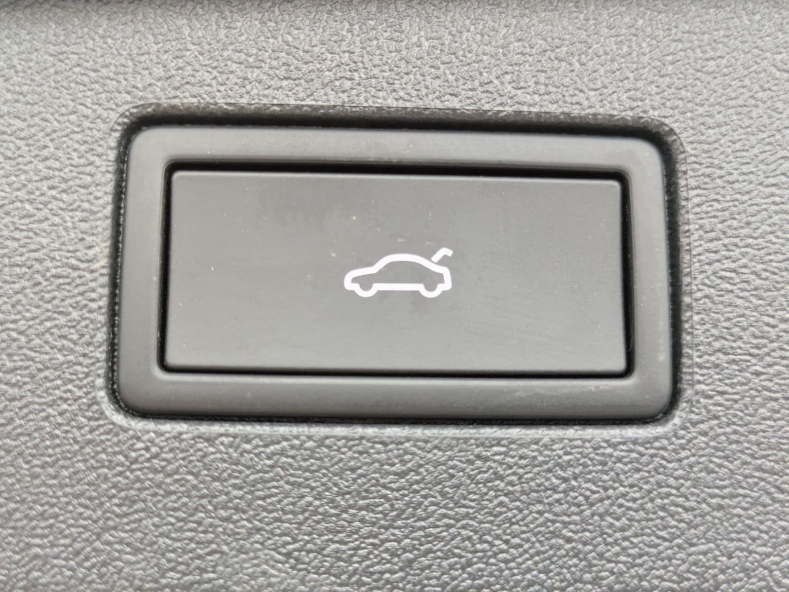 Fahrzeugabbildung Volkswagen Tiguan 2.0 TDI 4M R-Line PANO*H&K*AHK*MATRIX*20"