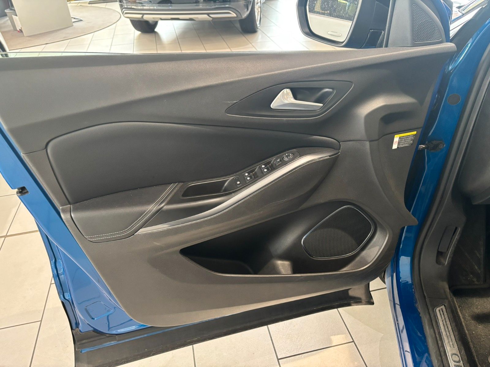 Fahrzeugabbildung Opel Grandland (X) 1.2 INNOV. AHK/NAVI/SHZ/KAMERA/AFL