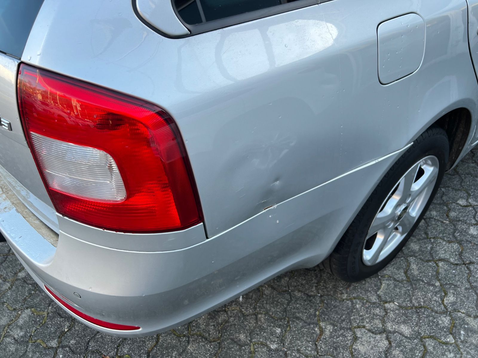 Fahrzeugabbildung SKODA Octavia 1.6 TDI Combi Family * NAVI *AHK*