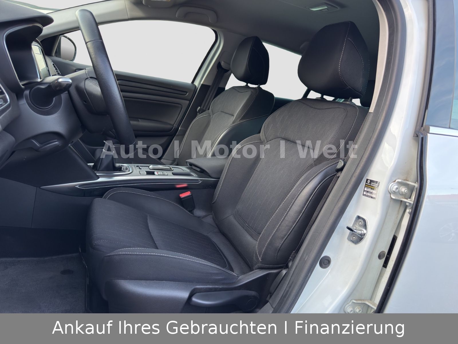 Fahrzeugabbildung Renault Megane IV Grandtour Limited 1.Hand SHZ/ALU/TMPMT