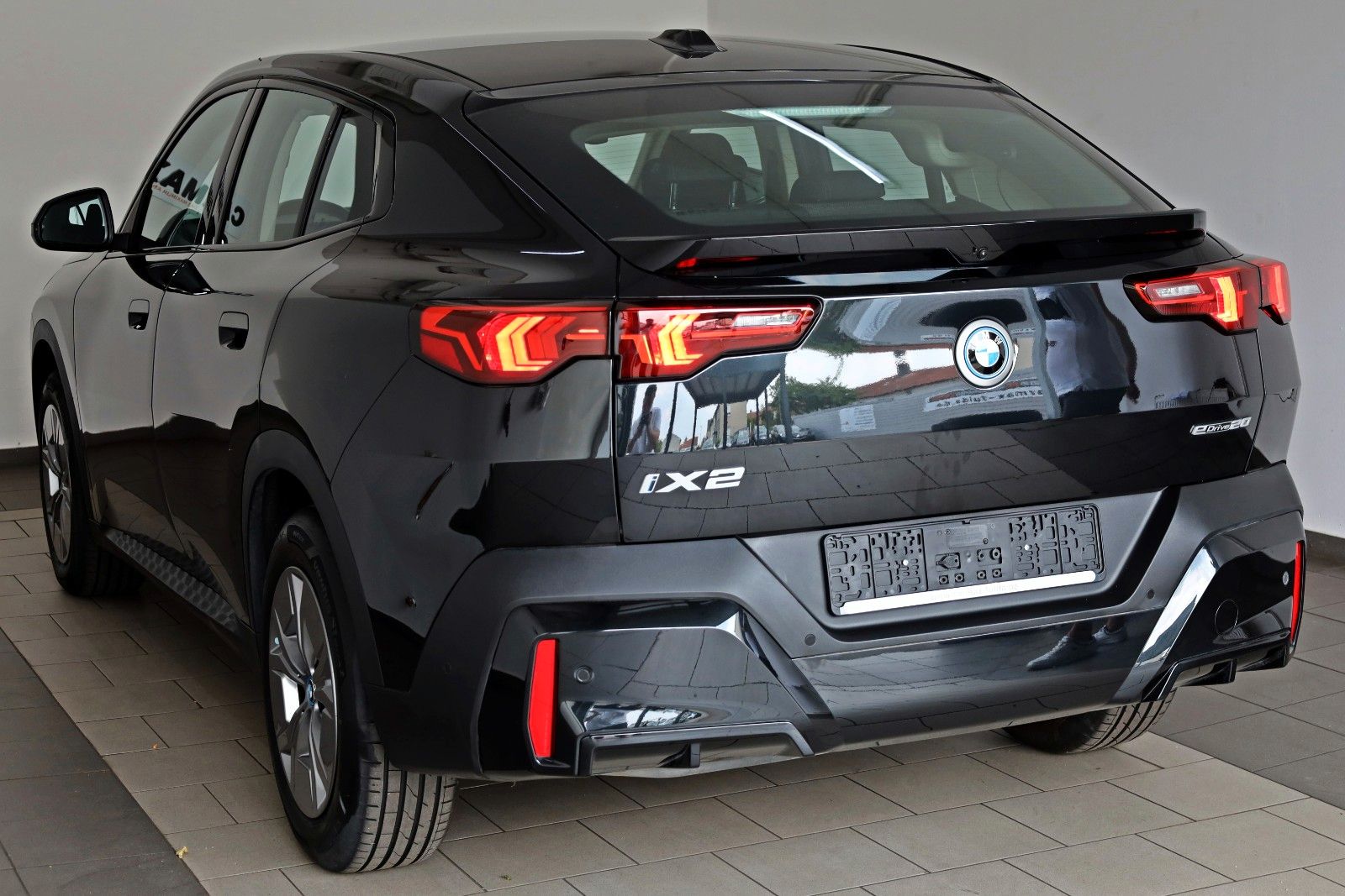 Fahrzeugabbildung BMW iX2 20 eDrive,Navi,LED,SH,Kamera,Ausparkassist