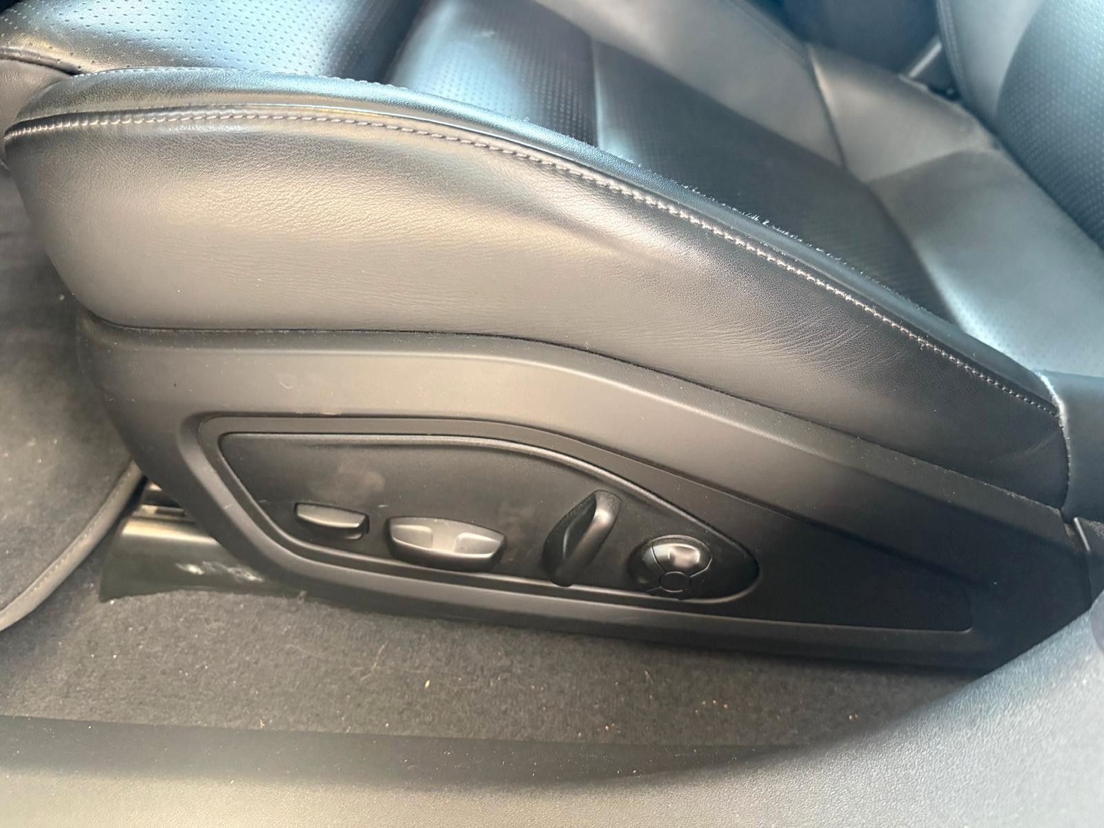 Fahrzeugabbildung Porsche Taycan performance 84 kwh, pano,volleder, memory