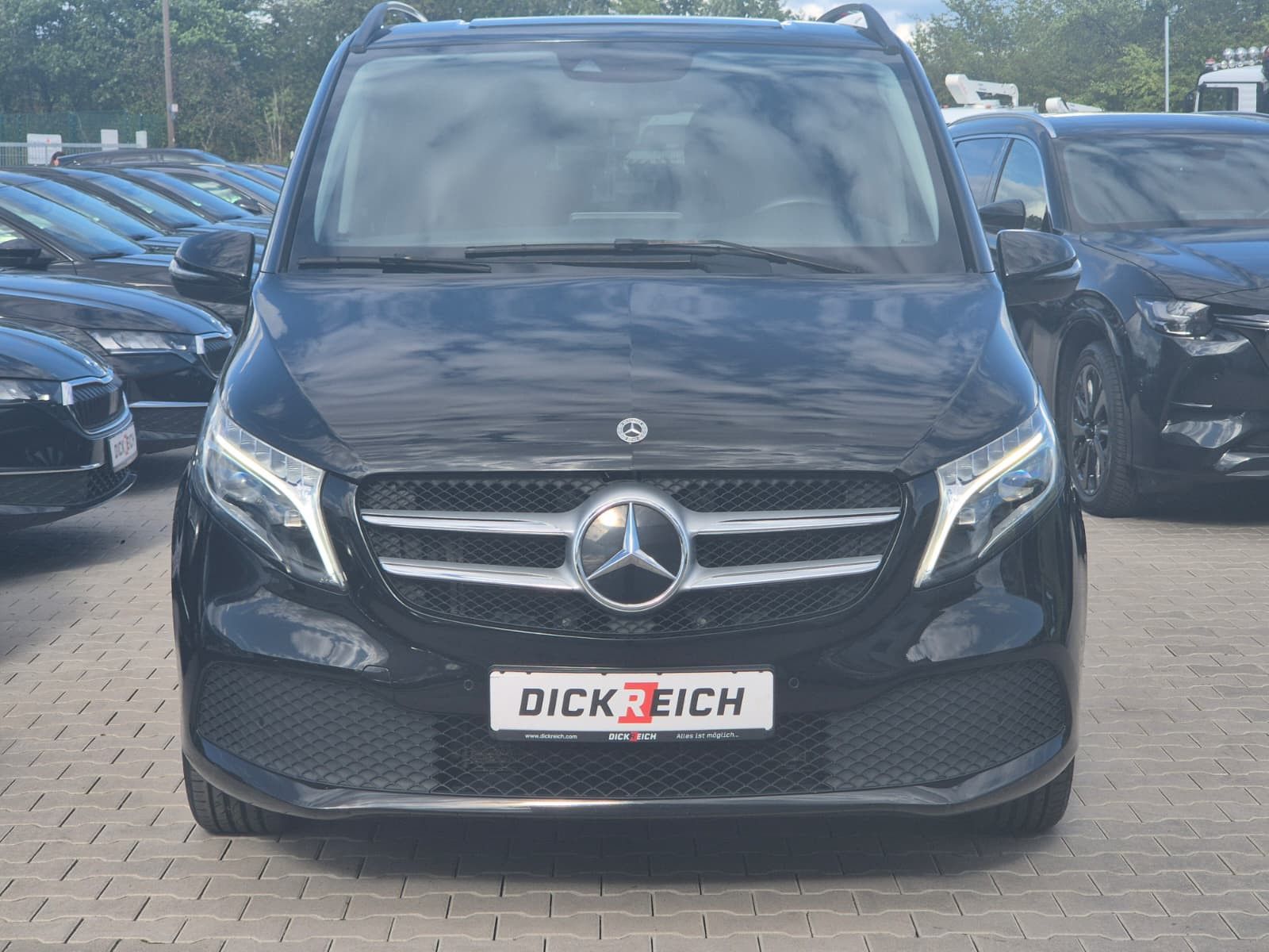 Fahrzeugabbildung Mercedes-Benz V 250 d EDITION 4MATIC lang LED*DISTRON.*MBUX10"