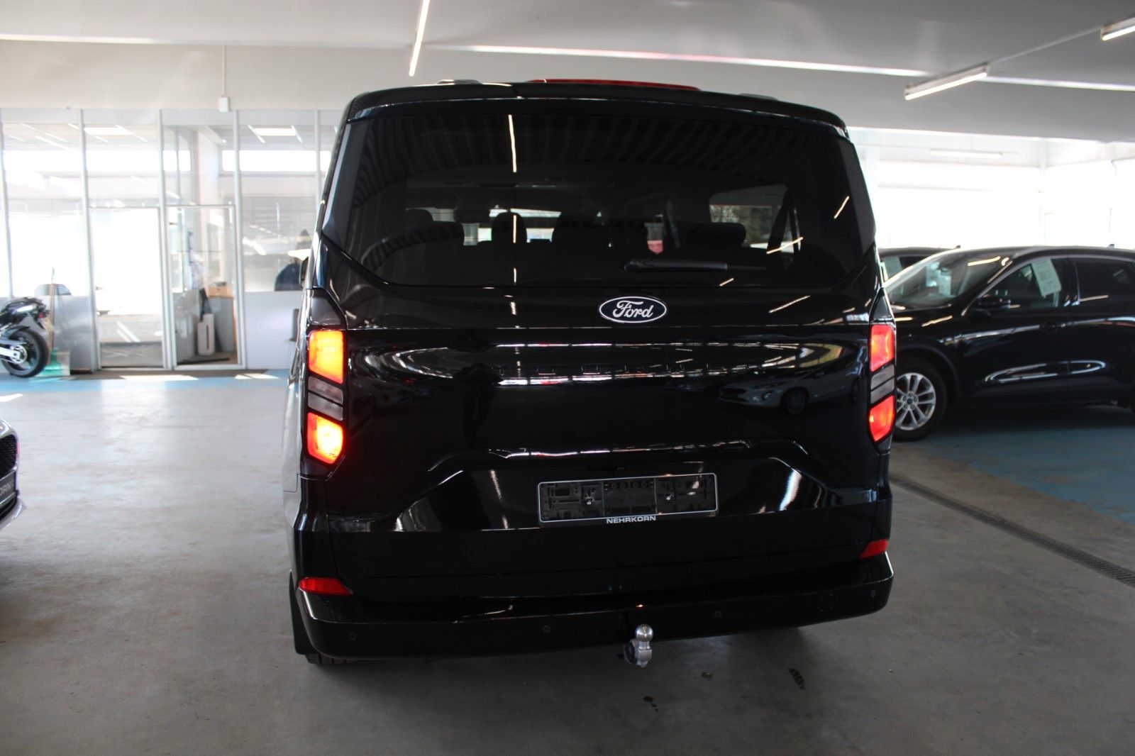 Fahrzeugabbildung Ford Tourneo Custom L2 Titanium LED AHK ACC WinterPak
