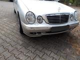 Mercedes-Benz E 320 AVANTGARDE Benzin/LPG - gebrauchte Mercedes-Benz E 320 aus dem Jahr 2001