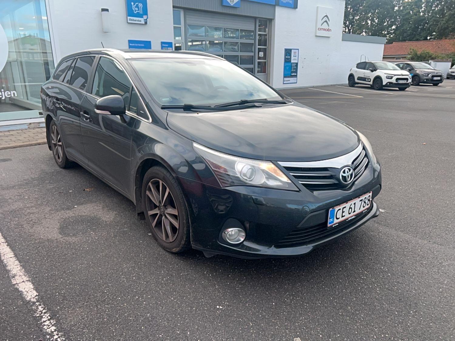 Toyota Avensis 2012 — photo 7