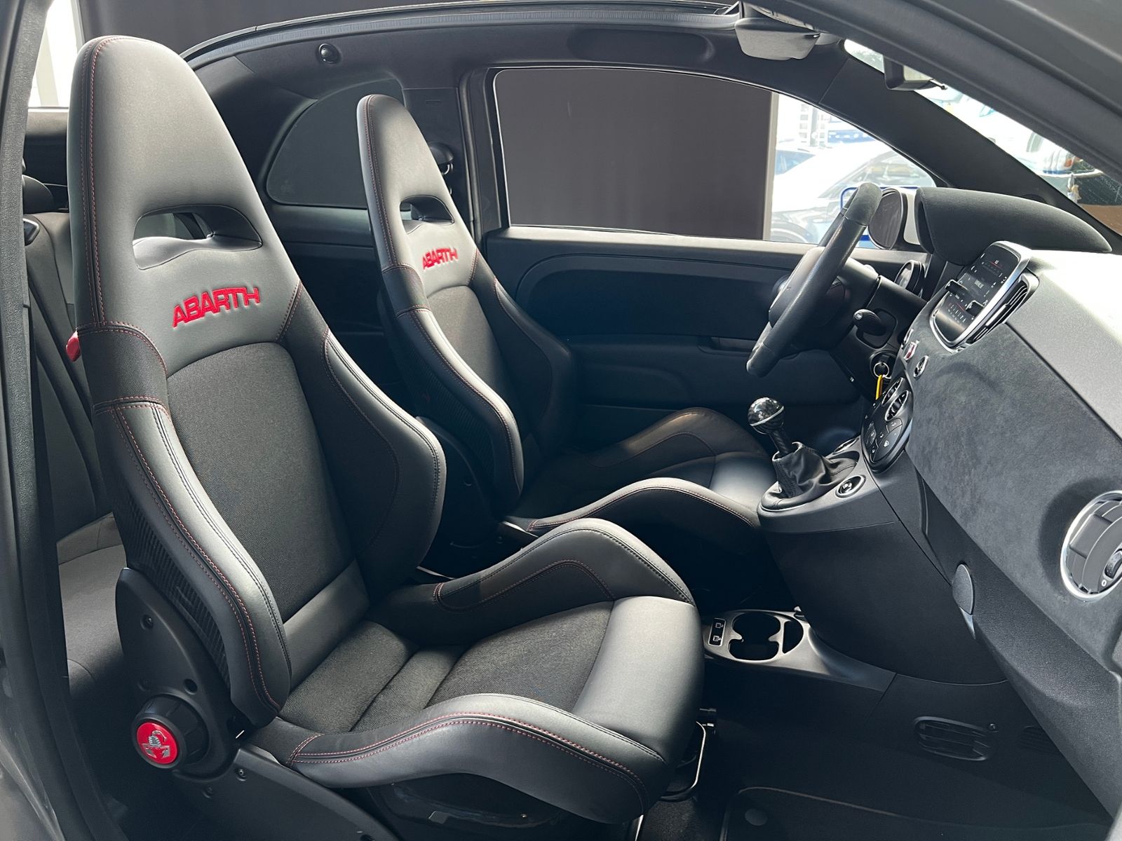 Fahrzeugabbildung Abarth 595C esseesse AKRAPOVIC XENON NAVI ALU
