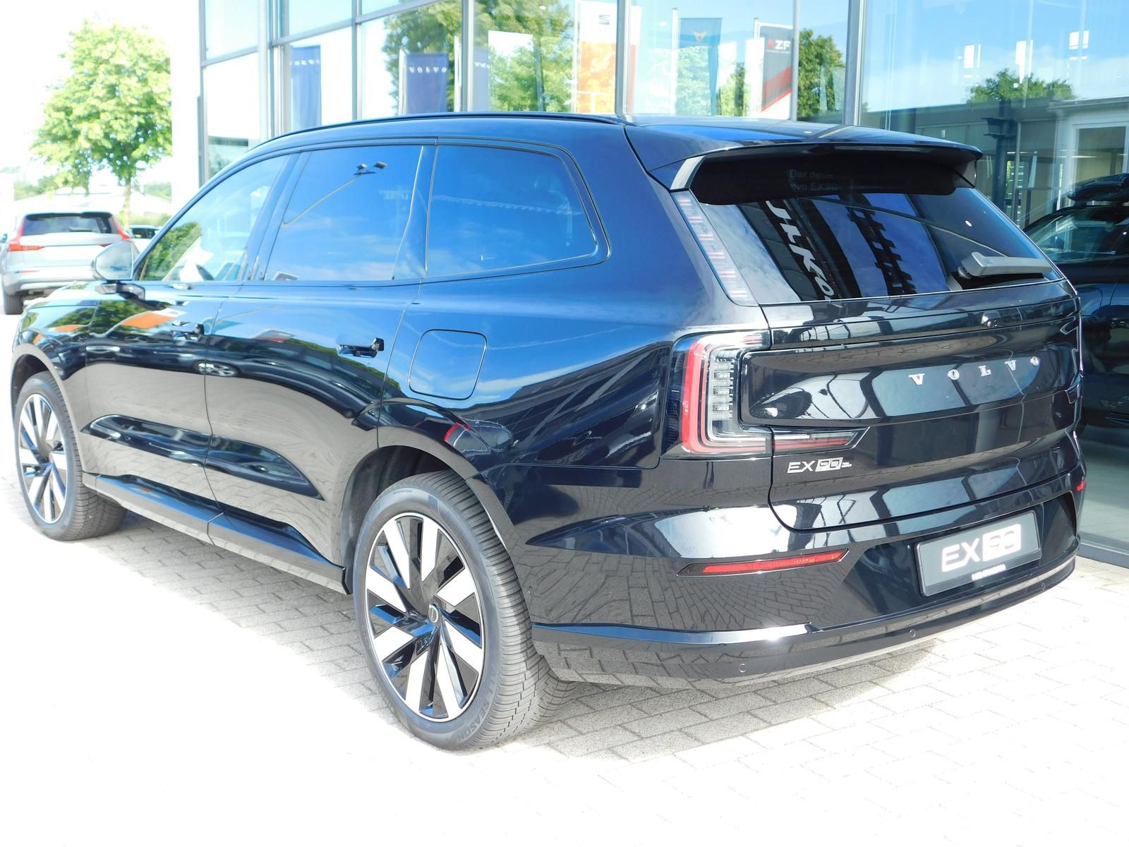 Fahrzeugabbildung Volvo EX90 Plus Twin Motor Executive Editon