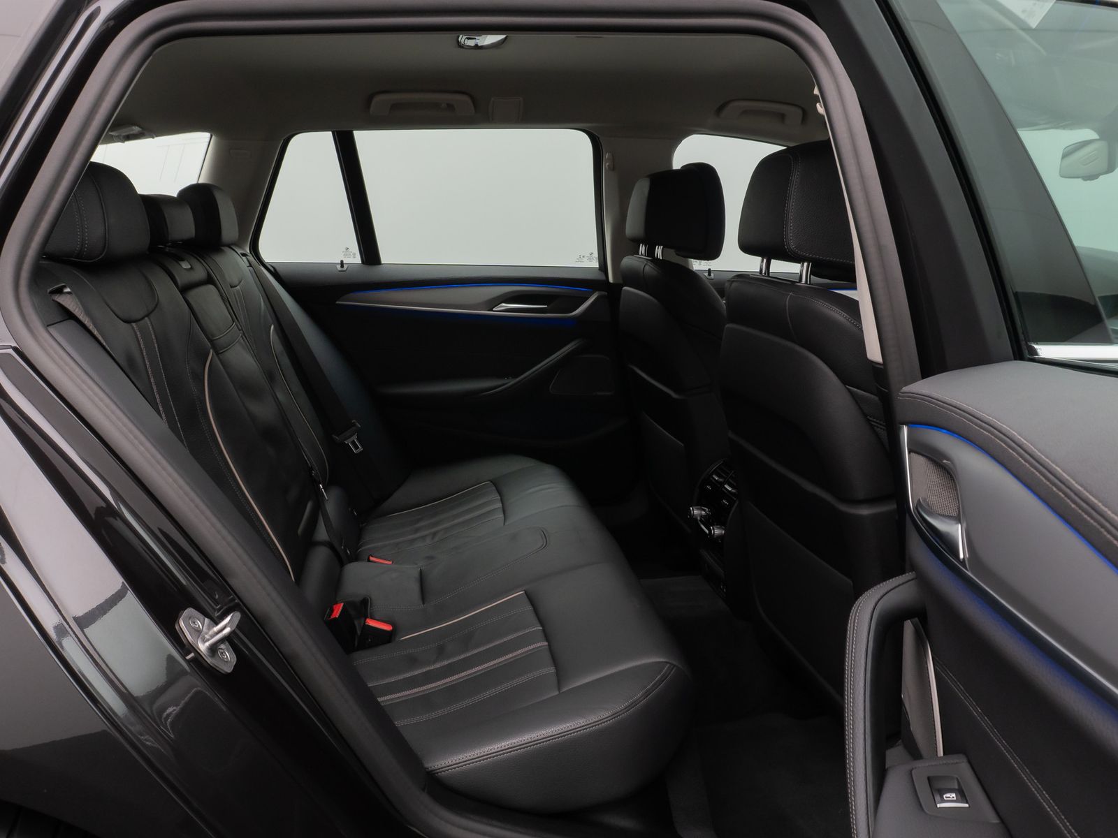 Fahrzeugabbildung BMW 530d xD Luxury Line Kamera HUD DAB H/K Laser AHK