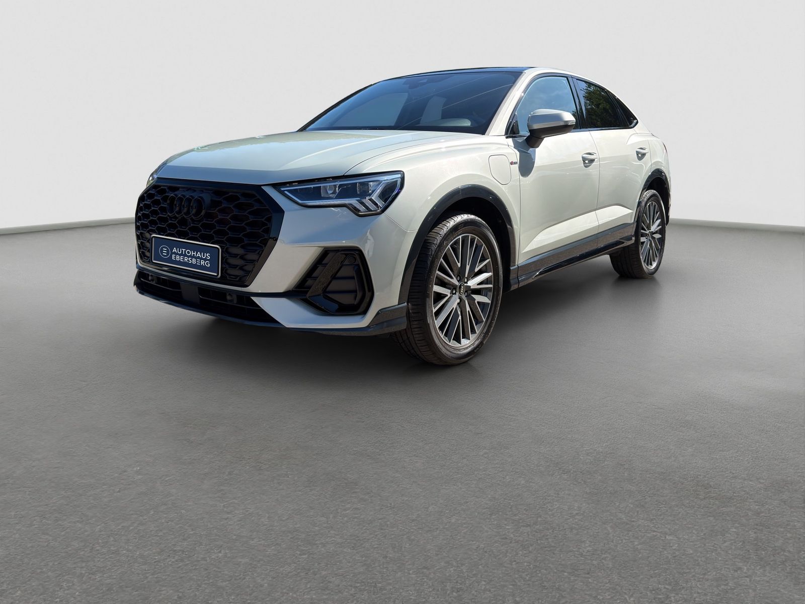 Audi Q3 Sportback S line 45 TFSI e Hybrid Kompaktlade foto 2