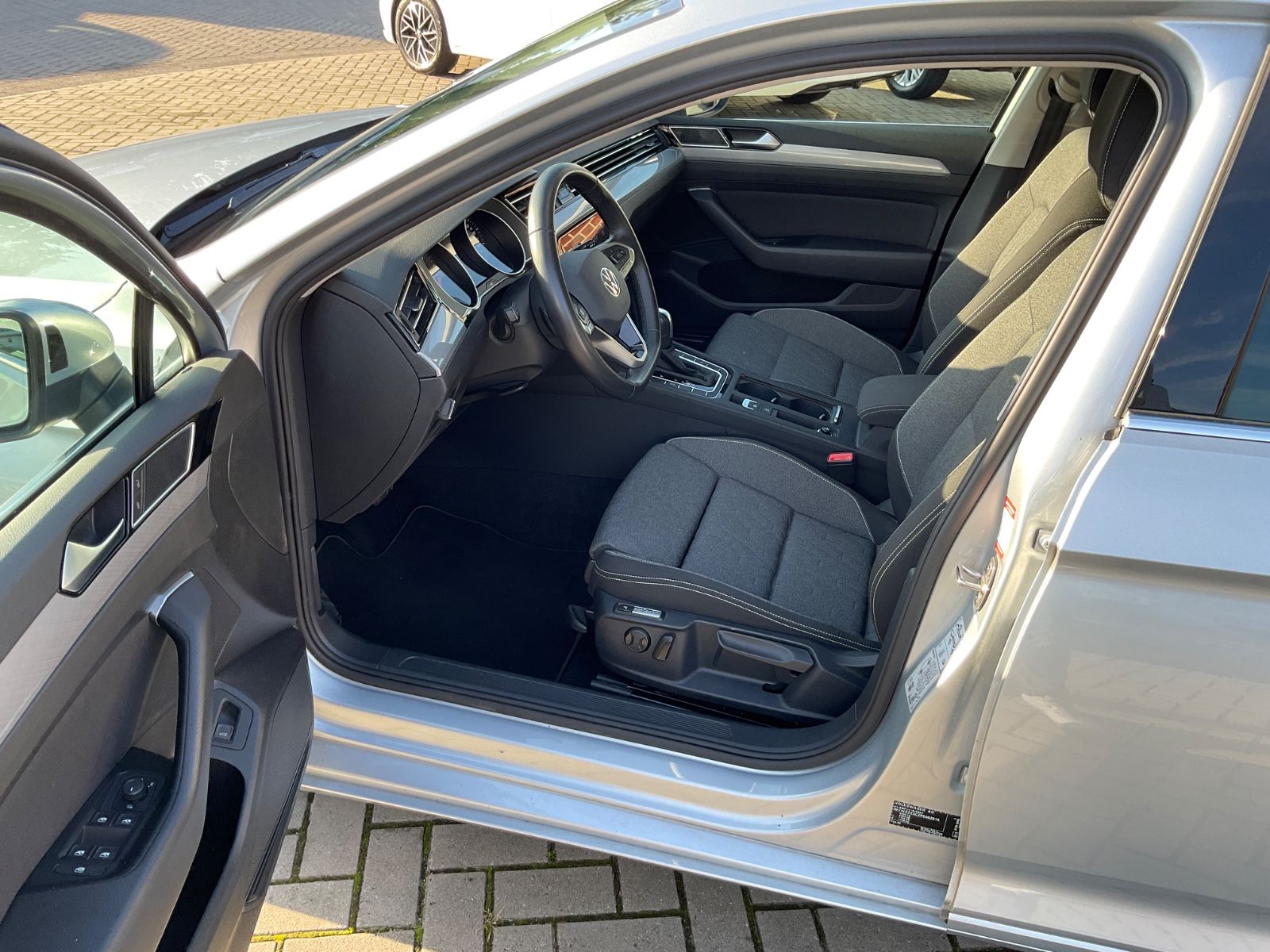 Fahrzeugabbildung Volkswagen Passat Variant 2.0 TDI DSG Busi,Kamera,AHK,LED