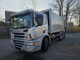 Scania P 320 DB mit FAUN VARIOPRESS 524 - Scania 6x2