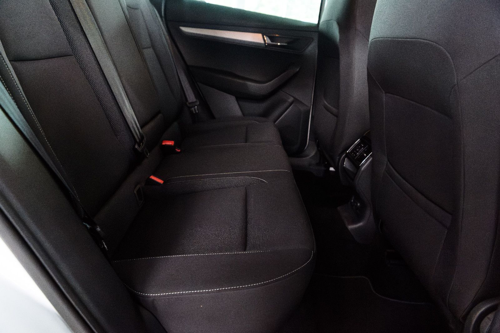 Fahrzeugabbildung SKODA Karoq Ambition 1.5 TSI DSG LED+ACC+KAM