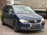 Volkswagen Touran 1.9 Dizel Automatic 7 Si... - Volkswagen Touran mit Diesel-Antrieb: Kleinbus, Automatik, 1.9