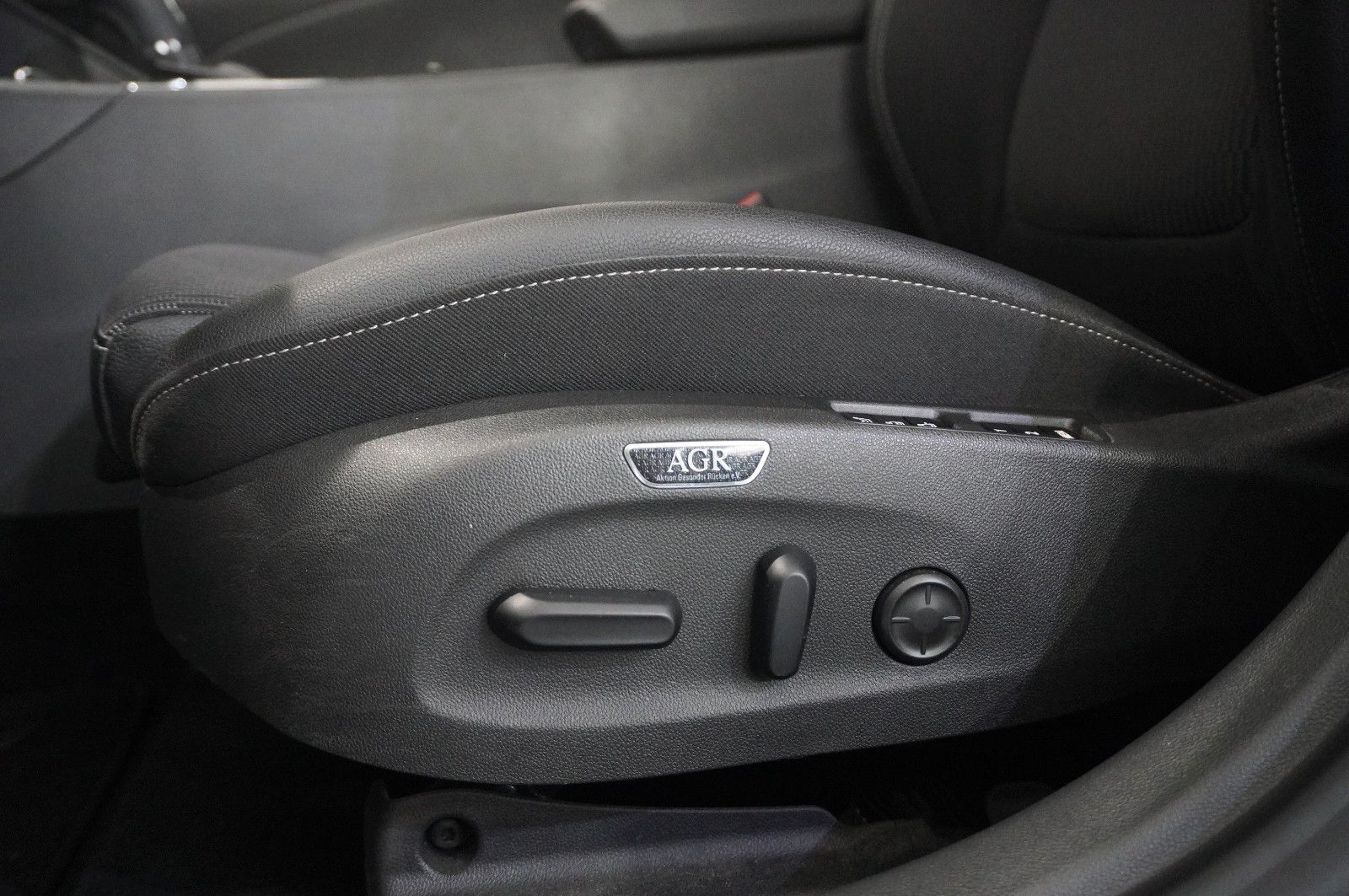 Fahrzeugabbildung Opel Insignia B ST 2.0D ELEGANVE NAVI/LED/KAMERA/OPC