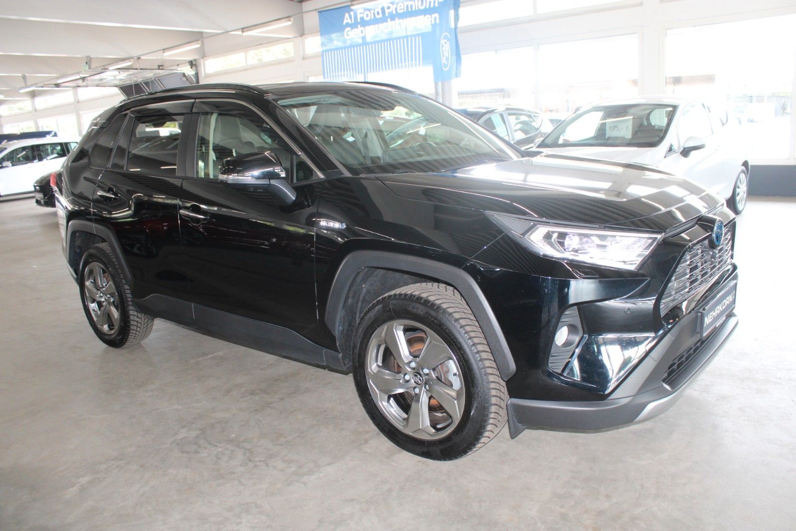 Fahrzeugabbildung Toyota RAV 4 4x2 Hybrid Lounge Aut. PANO LED LEDER ACC