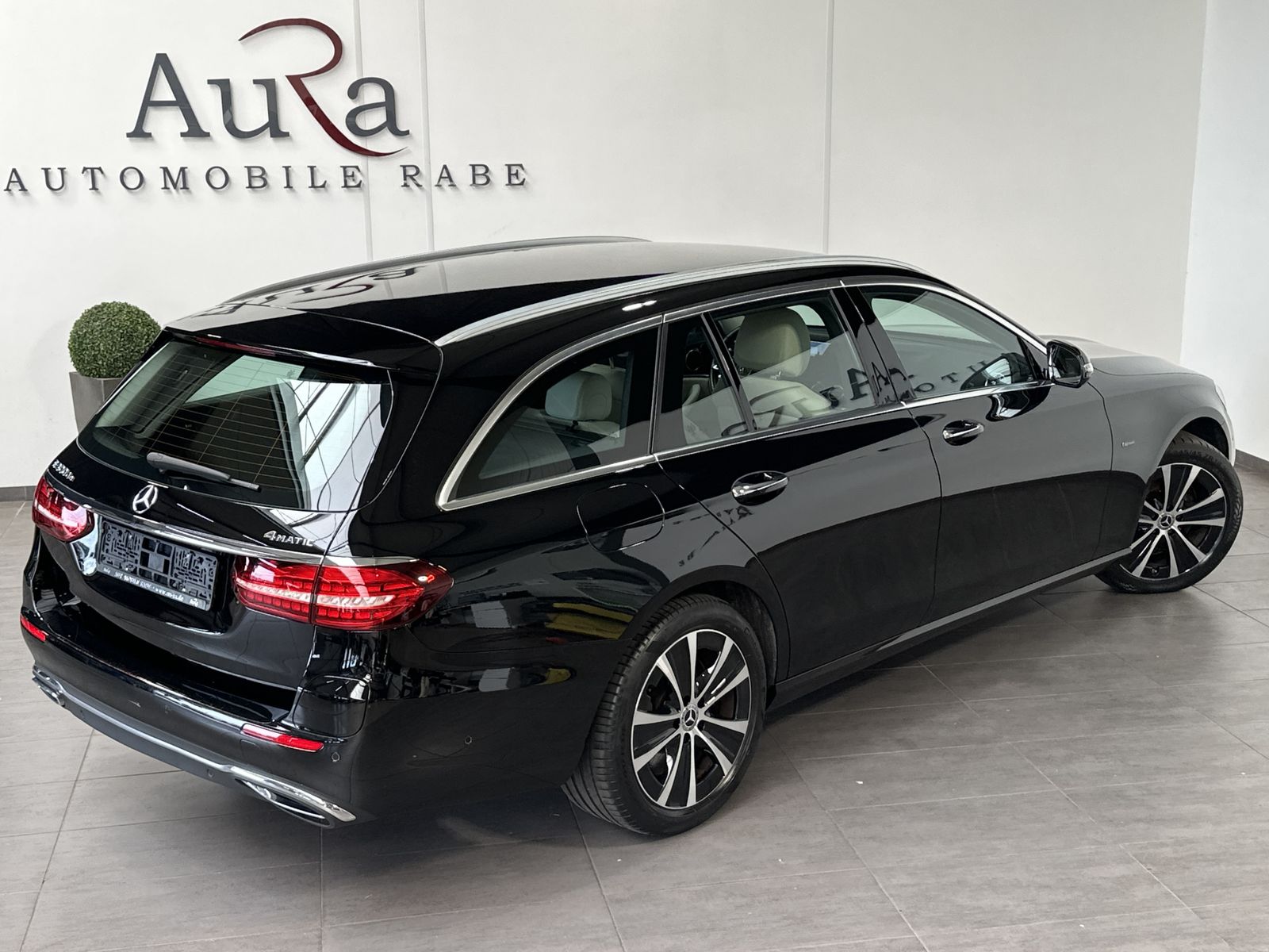 Fahrzeugabbildung Mercedes-Benz E 300de T 4Matic Avantgarde NAV+LED+AHK+DISTRONI