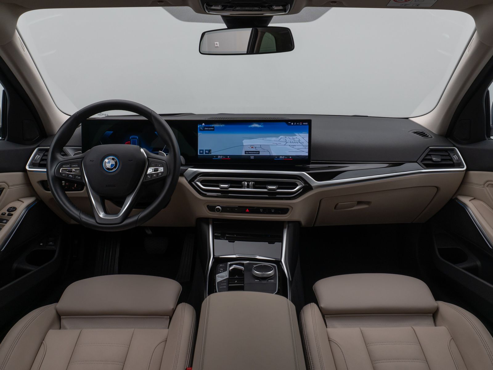 Fahrzeugabbildung BMW 330e xD Kamera HUD DAB HiFi Stop&Go AHK Sport