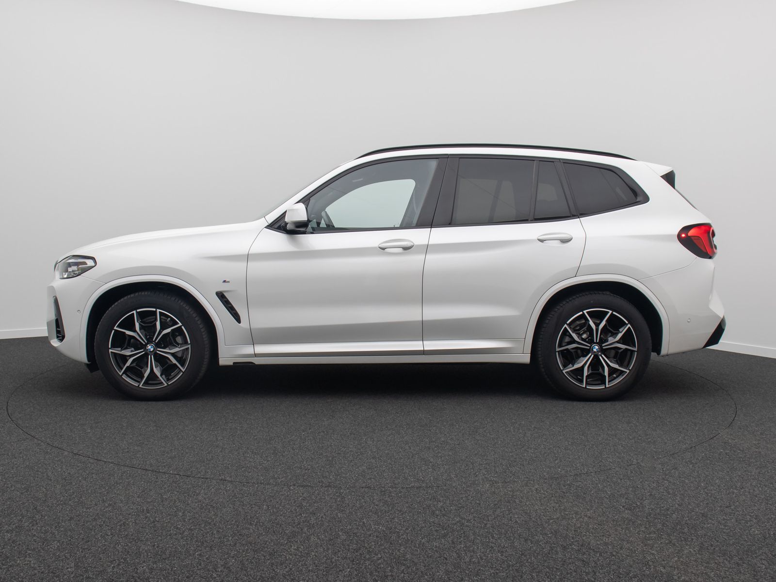 Fahrzeugabbildung BMW X3 xD20d M Sport DAB Kamera AHK HiFi Alarm 19Zol