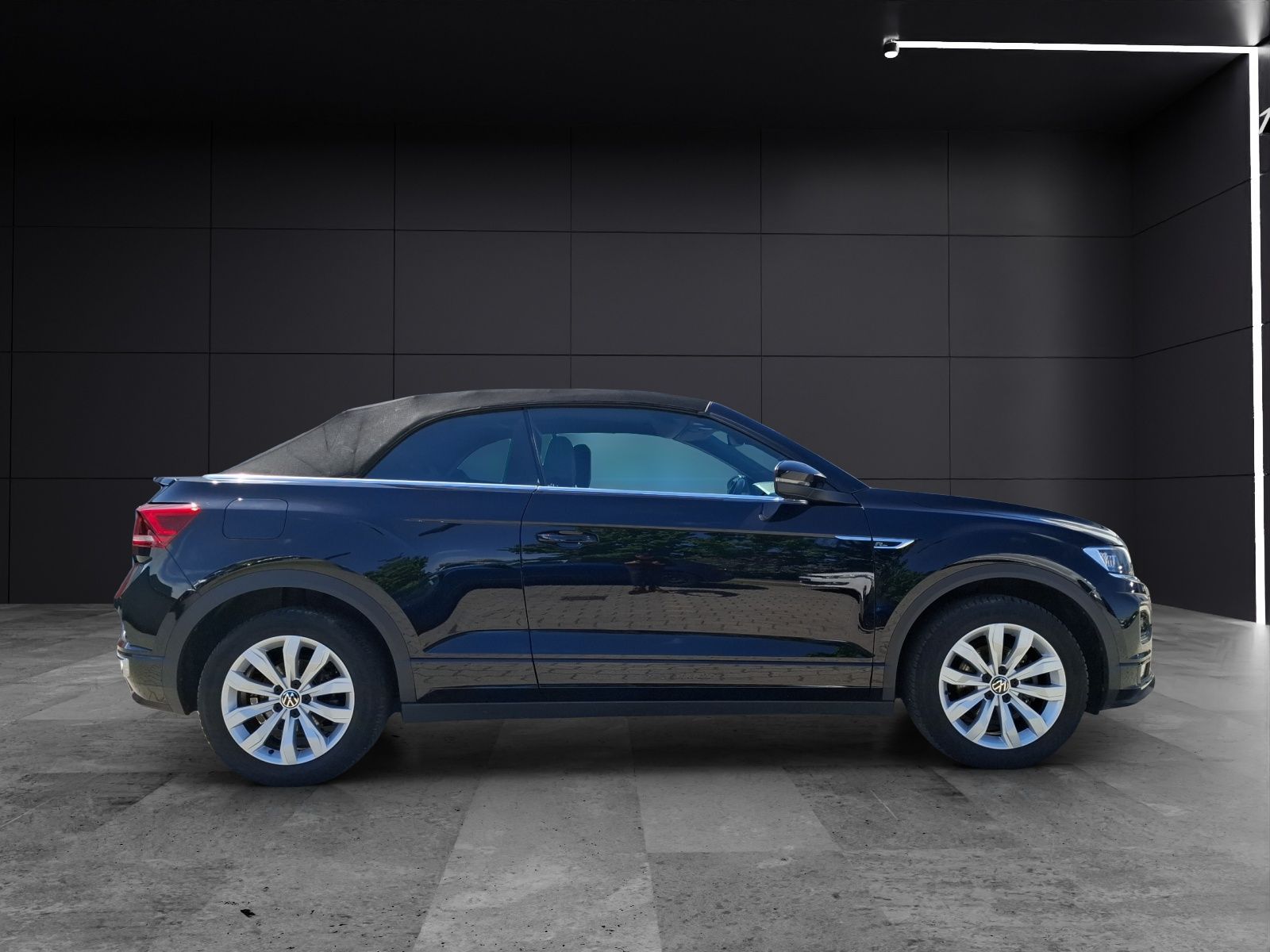Fahrzeugabbildung Volkswagen T-Roc Cabriolet TSI R-line DSG LED AID ACC PDC S