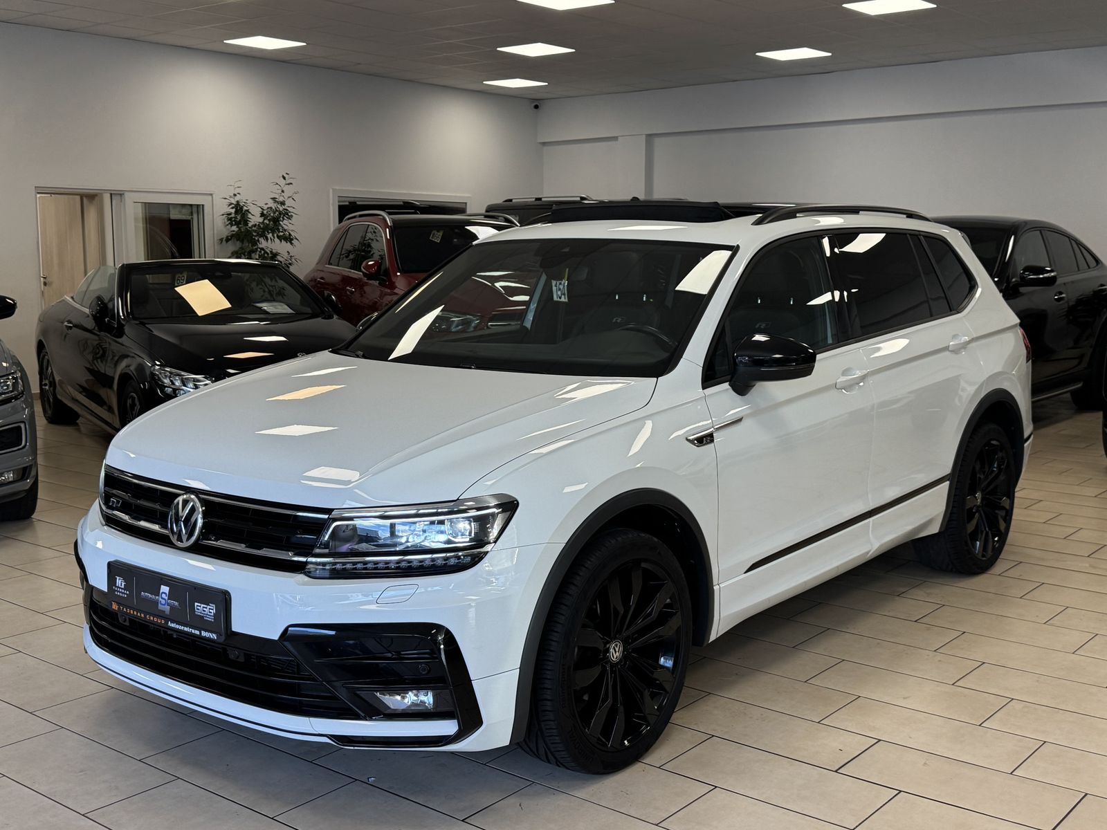 Volkswagen Tiguan Allspace R-line Leder*Pano*AHK*7Sitzer* 