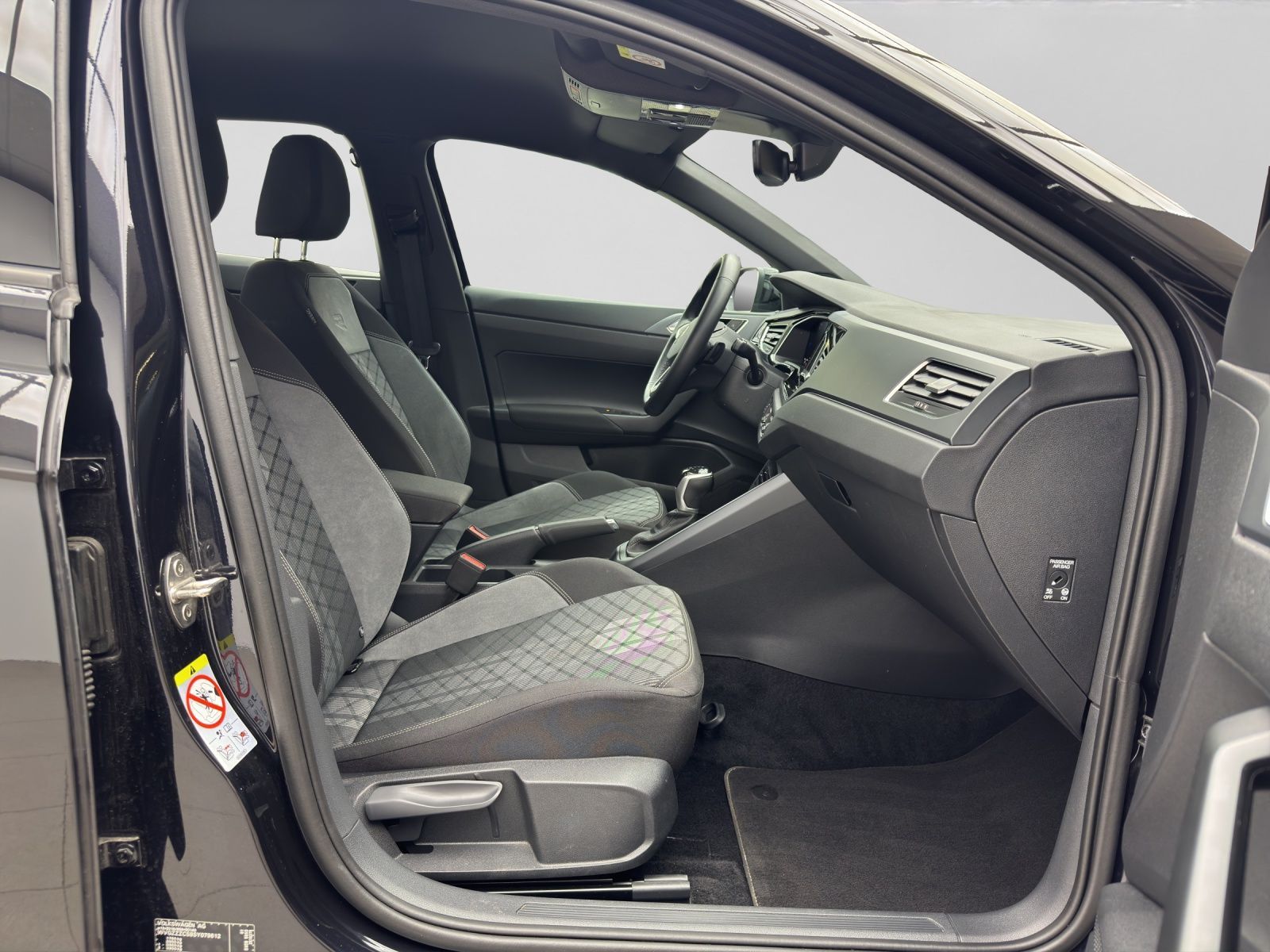 Volkswagen Taigo 1.5 TSI DSG R-LINE MATRIX ASSIST KAMERA KE foto 4
