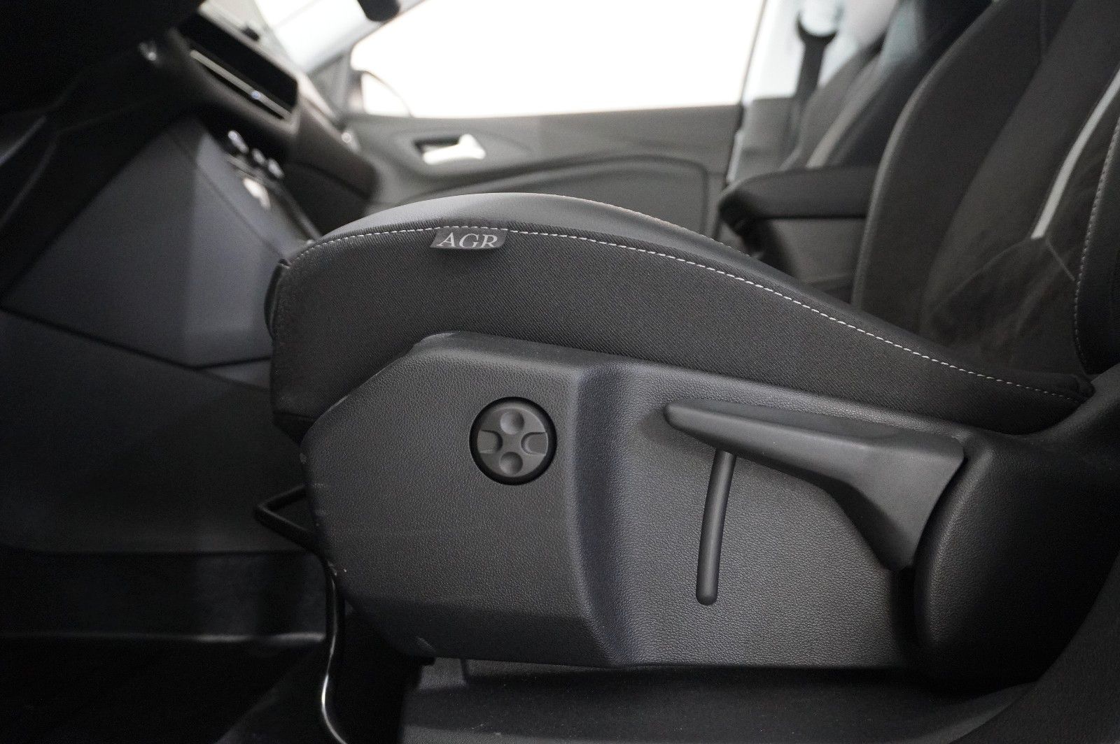 Fahrzeugabbildung Opel Grandland (X) 1.6T GSe 4HYBRID NAVI/LED/KAMERA