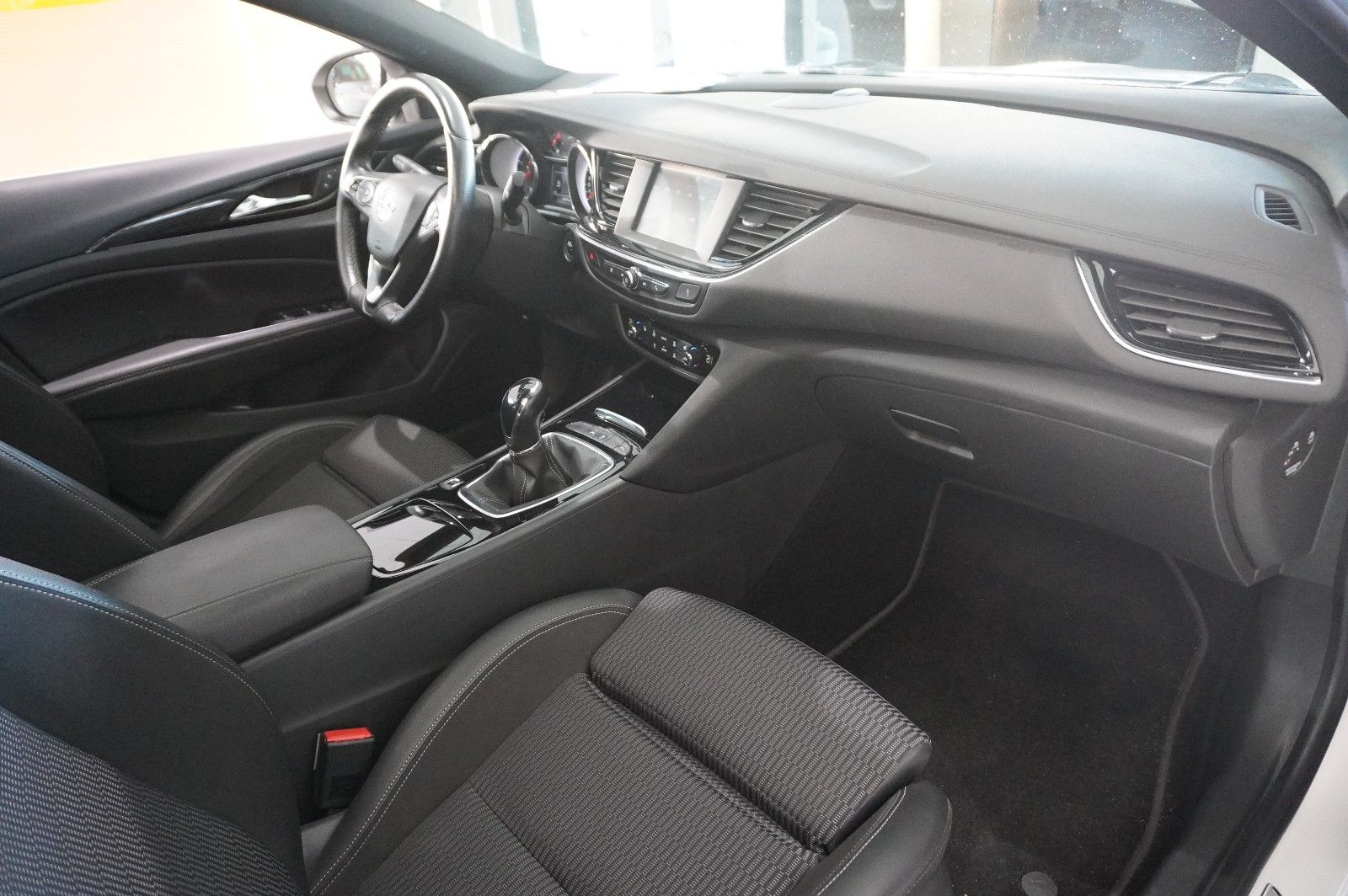 Fahrzeugabbildung Opel Insignia B GS 2.0D INNOV. NAVI/KAMERA/PANO./AHK