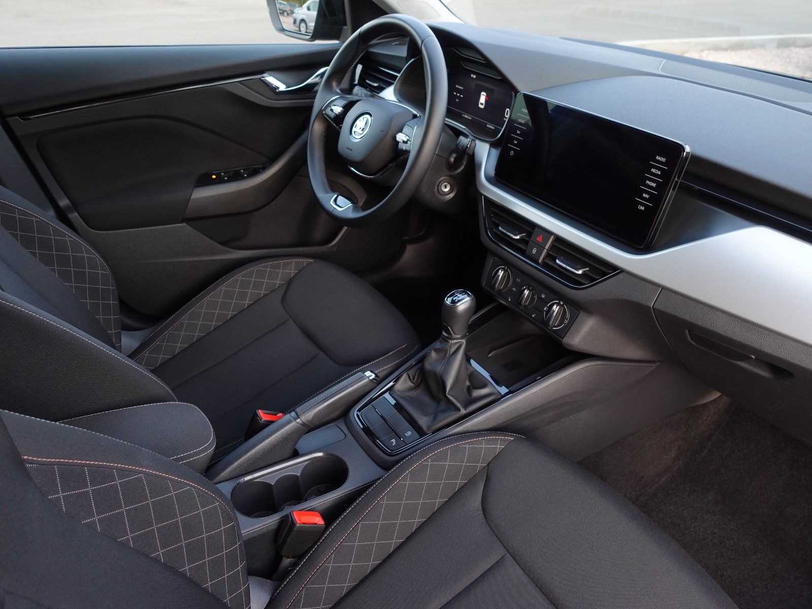 Fahrzeugabbildung SKODA Scala 1.0 TSI 81kW Ambition Business/LED/Navi/..