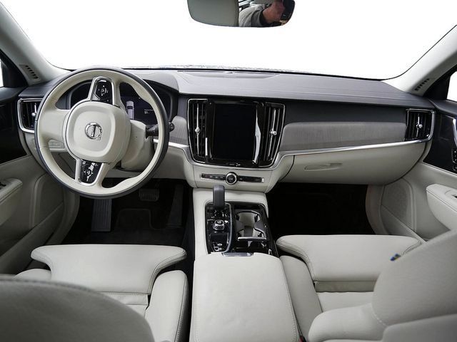 Volvo V90 Kombi 2.0 Plus Dark Recharge Plug-In Hybrid  foto 7