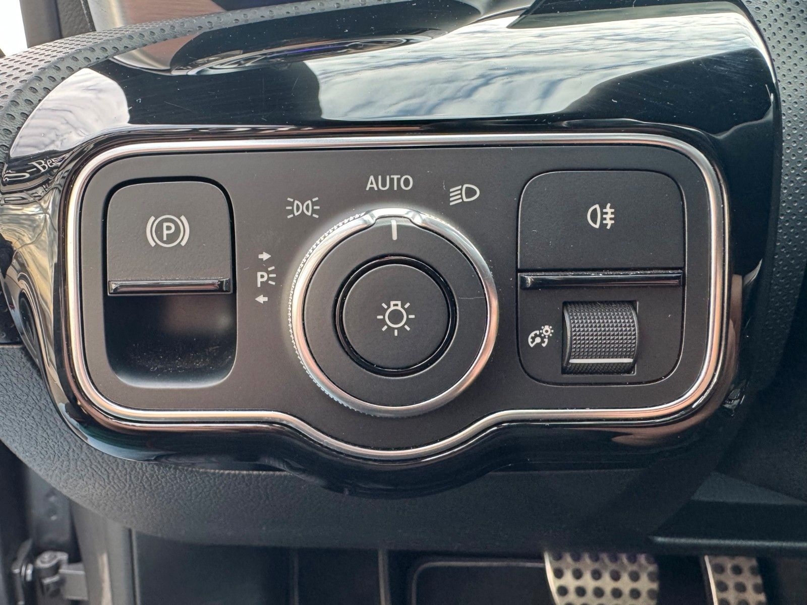 Fahrzeugabbildung Mercedes-Benz CLA 200d SB Edition+AMG+AHK+MultiBeam+Ambiente