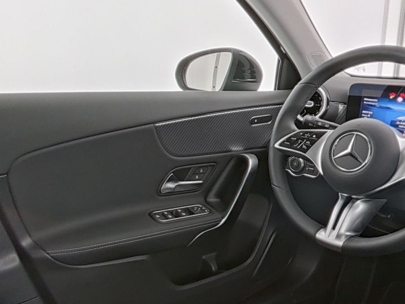 Fahrzeugabbildung Mercedes-Benz A 180 Progressive Adv.*LED*Kamera*CarPlay*MBUX*