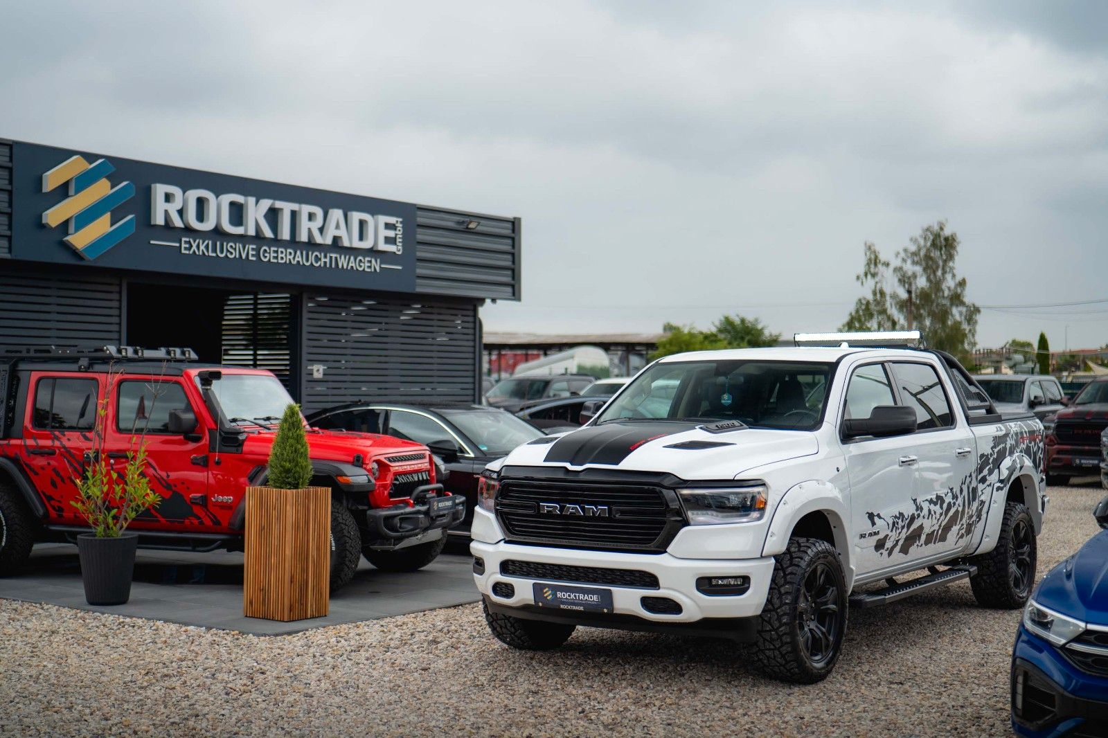 Fahrzeugabbildung Dodge RAM 5.7 V8 HEMI 4x4 OFFROAD Night-Paket *LED*