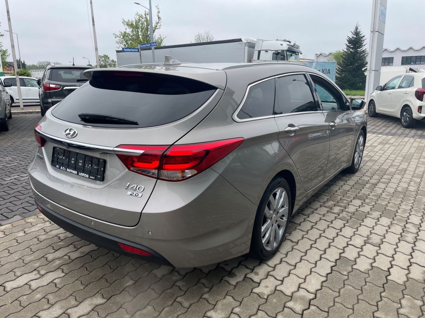 Fahrzeugabbildung Hyundai i40 cw Style Kamera Klima Tempomat Navi SHZ DAB