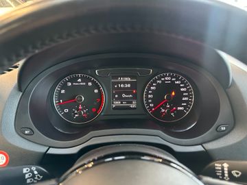 Audi Q3 sport quattro *TOTWASSIST*LED*NAVI*AHK*KAM*