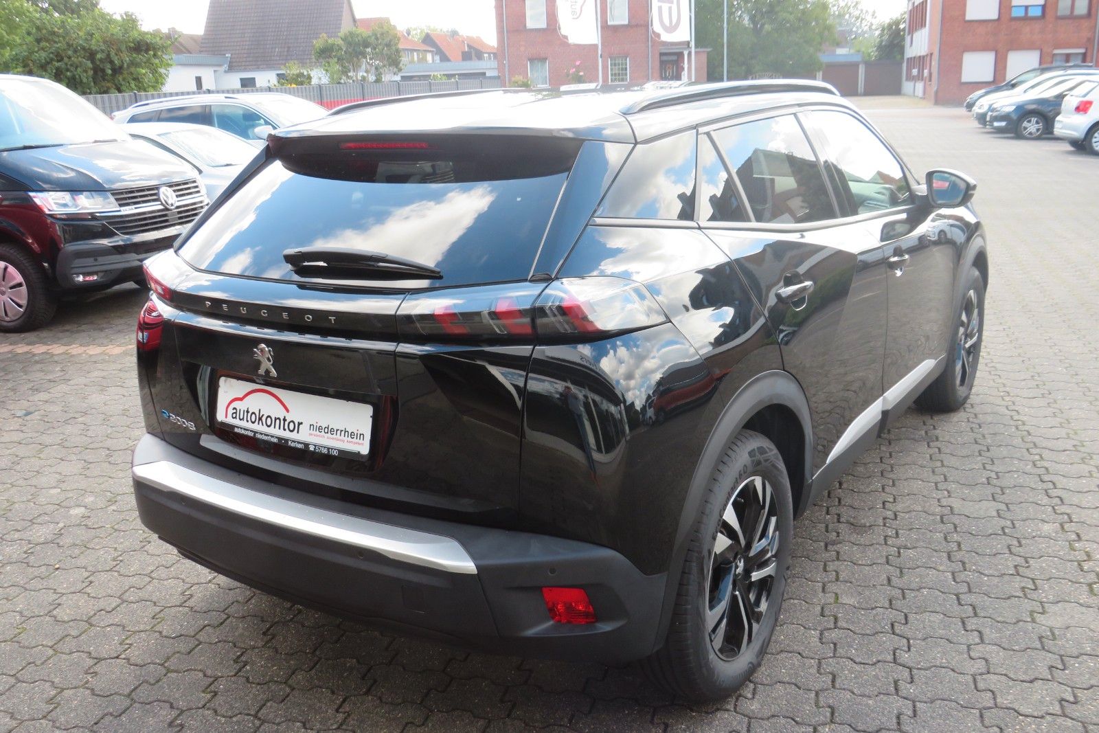 Fahrzeugabbildung Peugeot 2008 e- Allure Pack NAVI KAMERA ACC PDC SITZH 1H