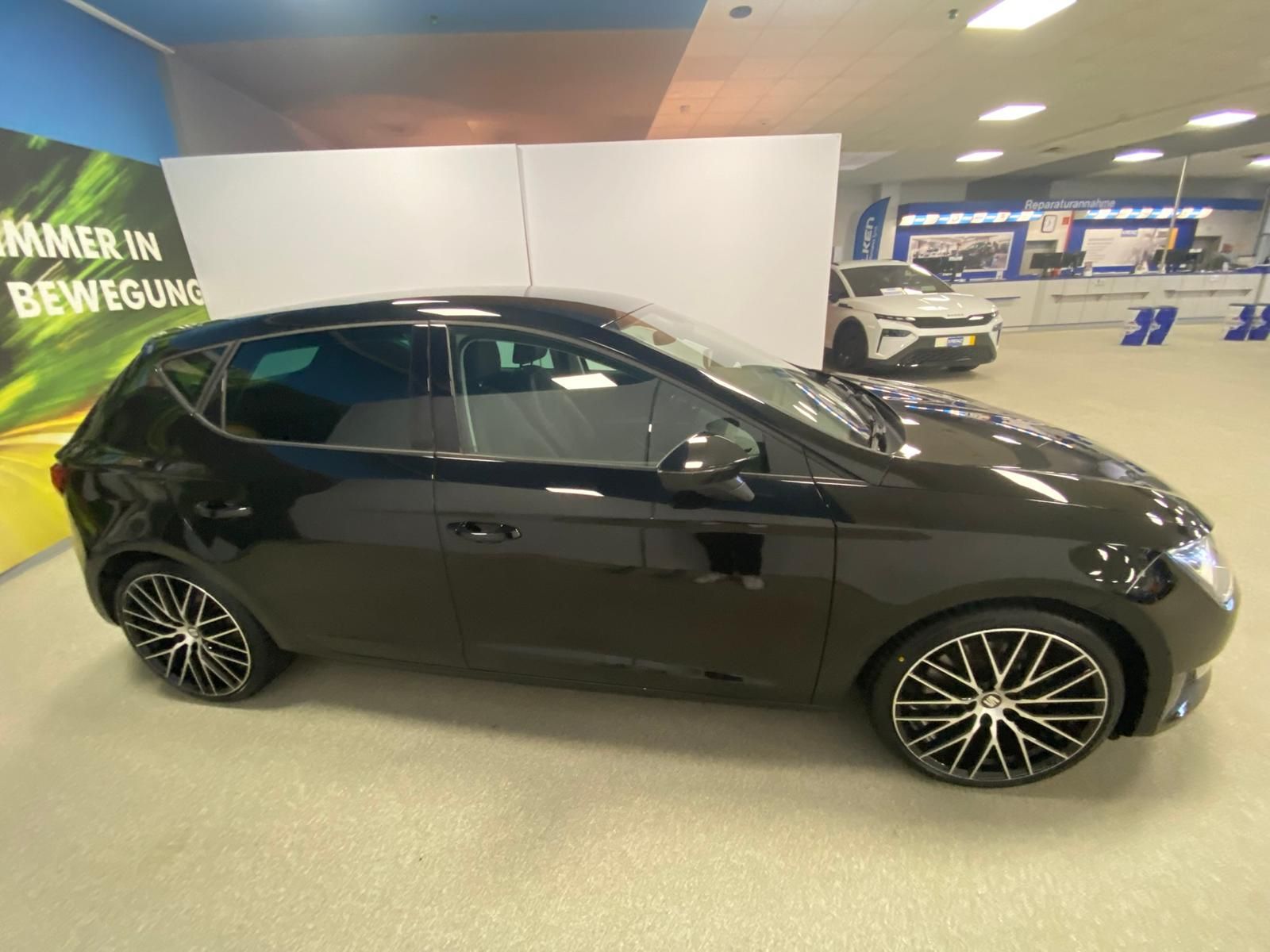 Fahrzeugabbildung SEAT Leon FR 2.0 TDI 184PS+APP+19"+NAVI+SHZ+LED+PDC++