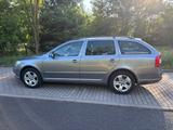 Skoda Octavia 1.4 TSI Elegance Combi Elegance - Skoda Octavia aus 2012 mit Benzin-Antrieb: Kombi, 1.4