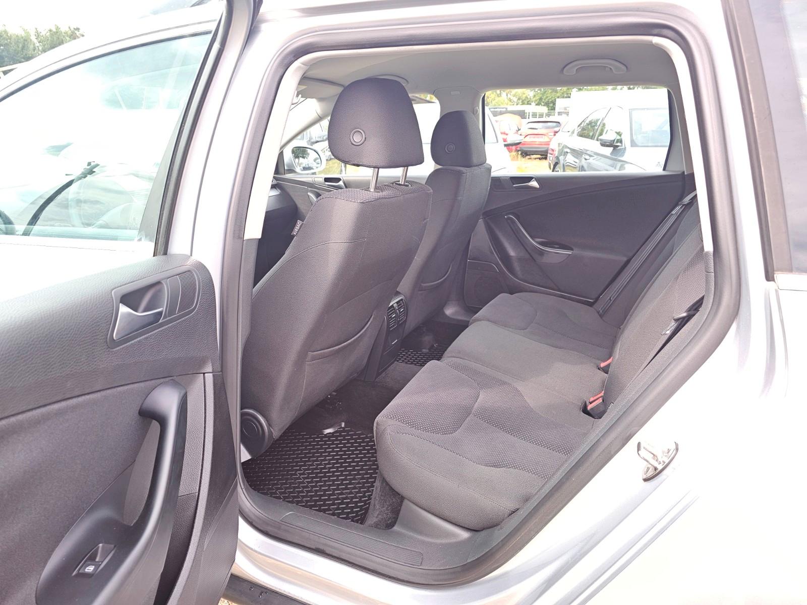 Volkswagen Passat 2010 — photo 21