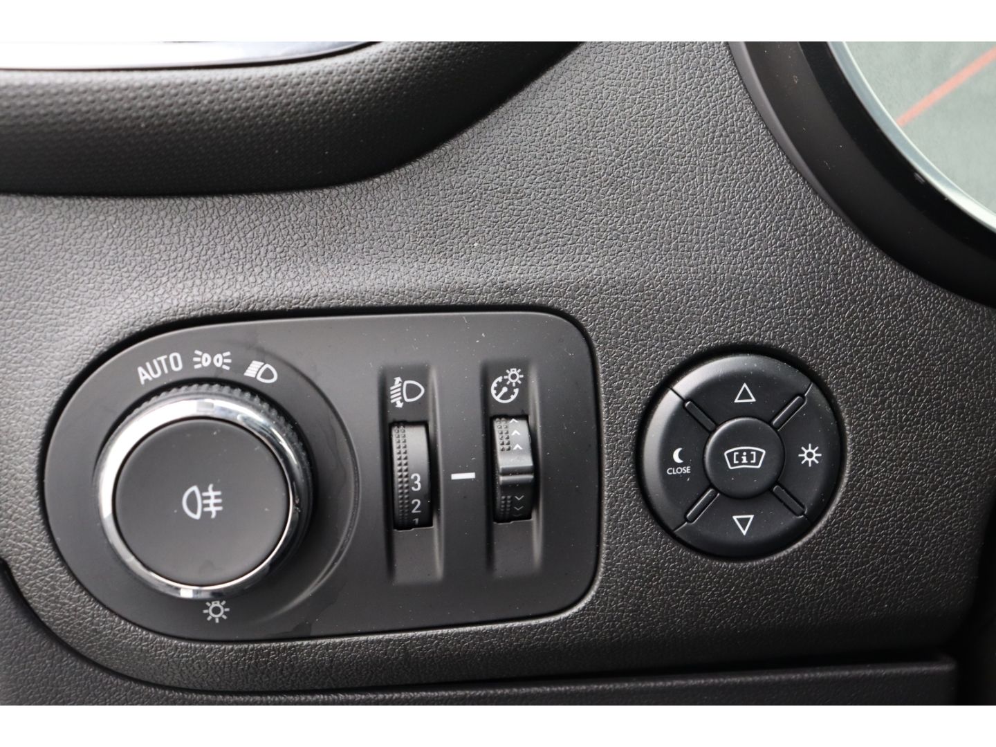 Fahrzeugabbildung Opel Crossland 1.2 AHK Einparkhilfe DAB